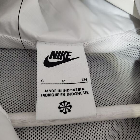 Nike Sportswear Women's Sz Sm Black/White Repel Essential Jacket (DV3006-010) - Picture 7 of 11